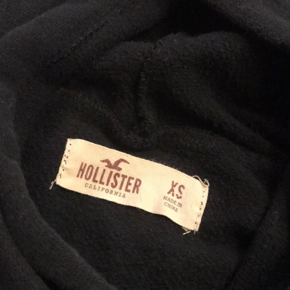 Hollister cropped sweatshirt. - Picture 2 of 3